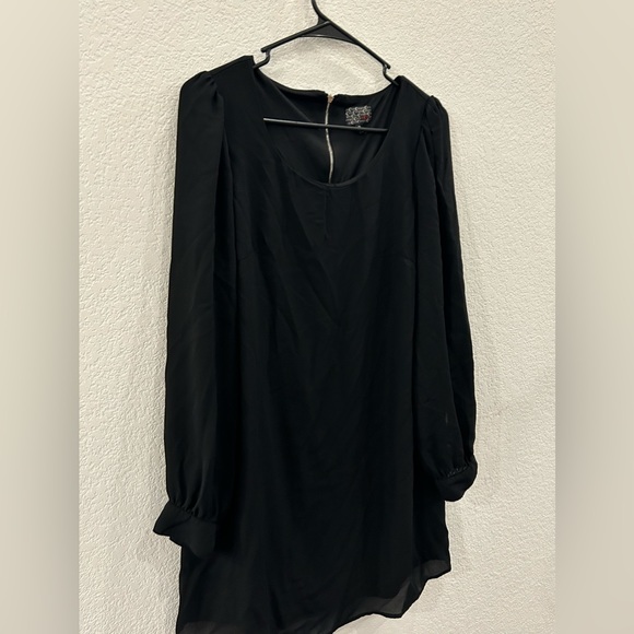 Lovely little Black Dress... XL but runs sm... - Picture 2 of 5
